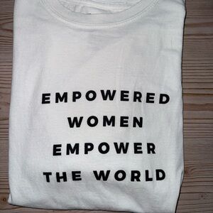 Fabletics White Graphic Short Sleeve Tee